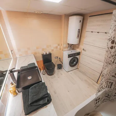 Modern Loft In Near The Train And Bus Station