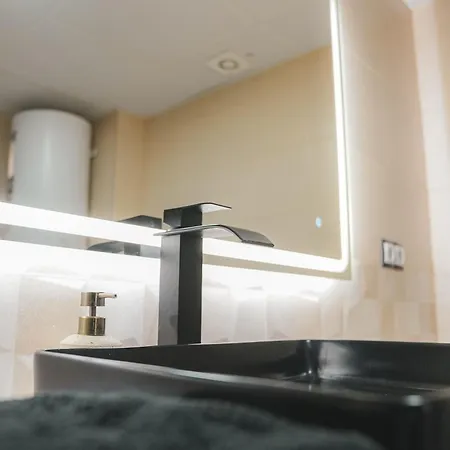 شقة Modern Loft In Near The Train And Bus Station قرطبة
