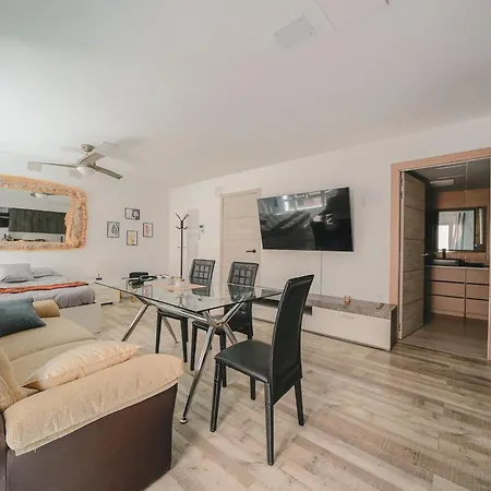 Modern Loft In Near The Train And Bus Station شقة *